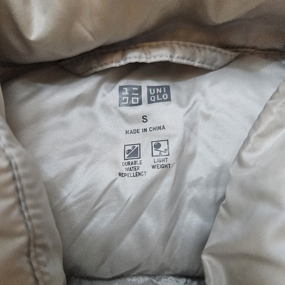UNIQLO Women's Light Weight Down Puffer Vest Jacket Packable Silver Size Small - Picture 2 of 8